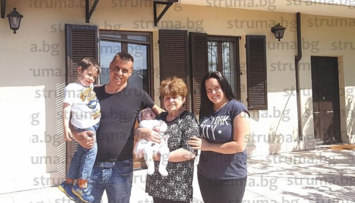 Младо семейство, което живее от 5 години в Италия, разказва през какво минава