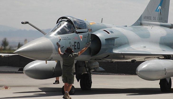 Пилотът е катапултирал успешно и се намира в безопасност