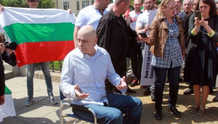 Слави иска българинът да гласува по отхвърлените въпроси на предишния референдум
