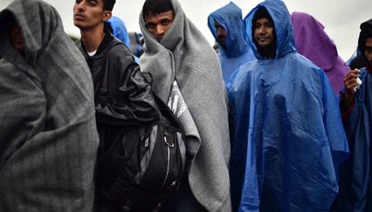 Чужденците са отведени в районното управление, където предстои установяване на произхода и самоличността им / Снимката е илюстративна/ Чужденците са отведени в районното управление, където предстои установяване на произхода и самоличността им / Снимката е илюстративна/