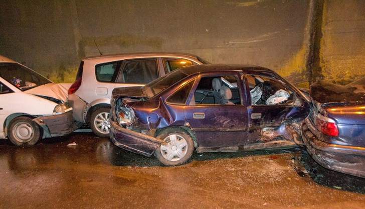 Автомобилите, участвали в произшествието, са изведени от тунела / Снимката е илюстративна
