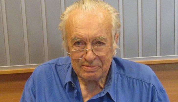 Йордан Василев е български литератор и политик