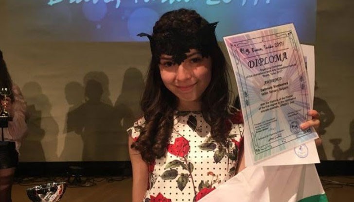 Талантливата Габриела от Русе спечели бурни аплодисменти за изпълнението на песента "History repeating"