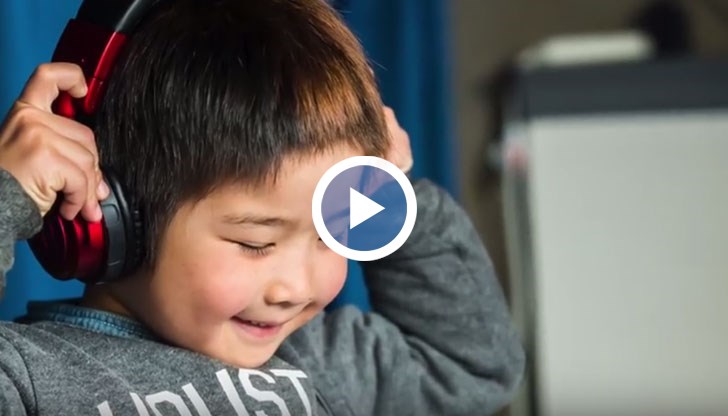 Малкият диджей обича да смесва диско и рокмузика