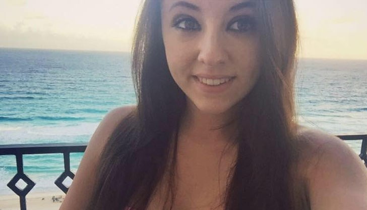 Тук е страхотно, прекарваме си много добре е последното, което момичето пише в социалната мрежа Тук е страхотно, прекарваме си много добре е последното, което момичето пише в социалната мрежа