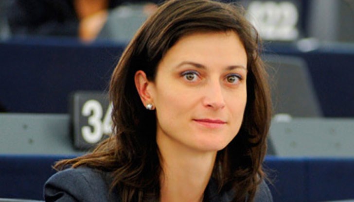 В момента тя е евродепутат от Европейската народна партия