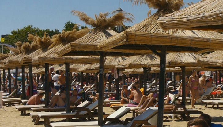 Цените на чадър и шезлонг по родното черноморие варират от 36 стотинки до 25 лева Цените на чадър и шезлонг по родното черноморие варират от 36 стотинки до 25 лева
