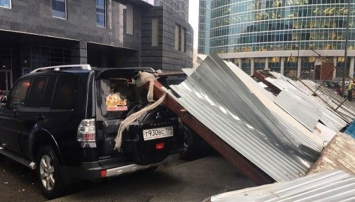 Заради стихията е блокирана и резиденцията на руския премиер Дмитрий Медведев