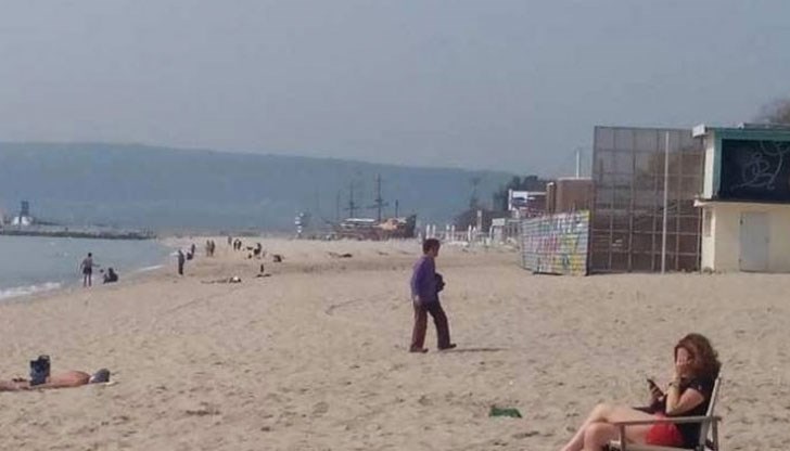 Първите смелчаци вече се пекат под топлите слънчеви лъчи