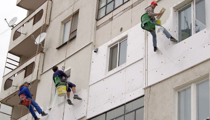 Паралелна проверка в три фирми направиха служители на Комисията за защита на конкуренцията