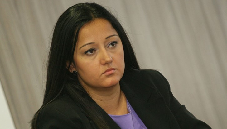 Парламентът обсъжда дали да я разследва Парламентът обсъжда дали да я разследва