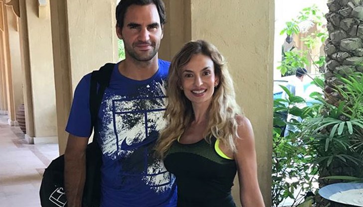 Фолк певицата не пропусна шанса си за обща снимка Фолк певицата не пропусна шанса си за обща снимка