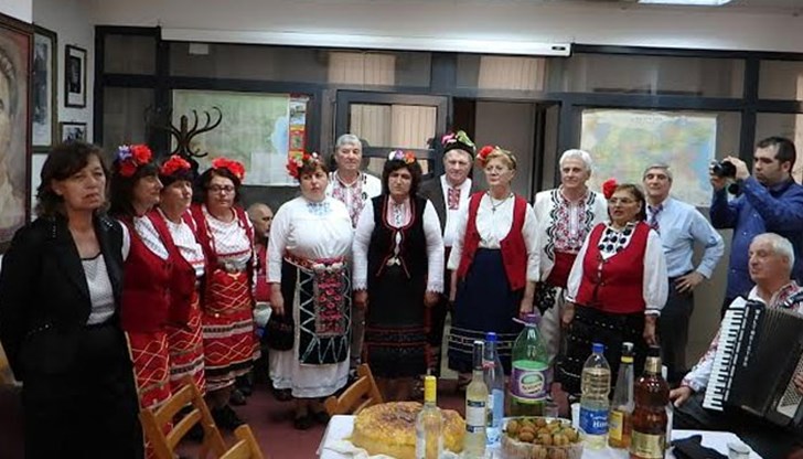 Смесената фолклорна група за трета поредна година бяха единствените представители от България, които гостуваха на сънародниците ни в Букурещ