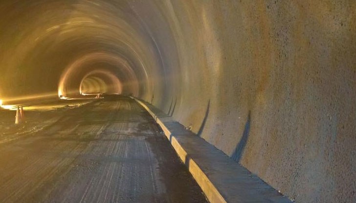 В момента и двата тунела са в ремонт