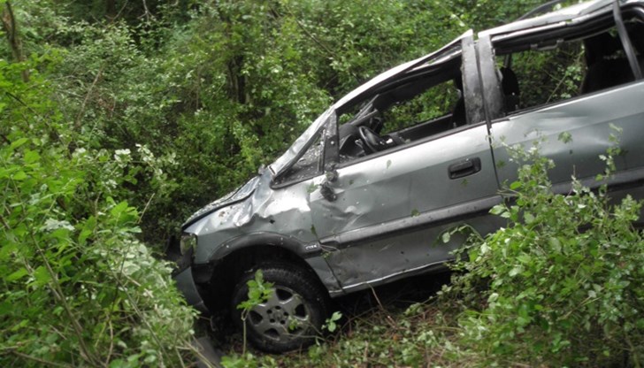 Джип на „Гранична полиция” видял как автомобилът скача в пропастта
