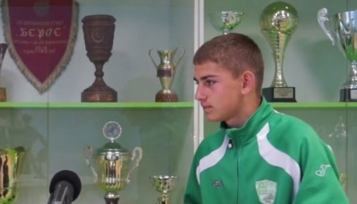 Младият национал по футбол загина нелепо при катастрофа в четвъртък Младият национал по футбол загина нелепо при катастрофа в четвъртък