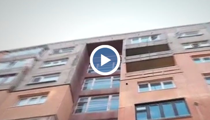 Детето плачеше, а от главата му течеше кръв