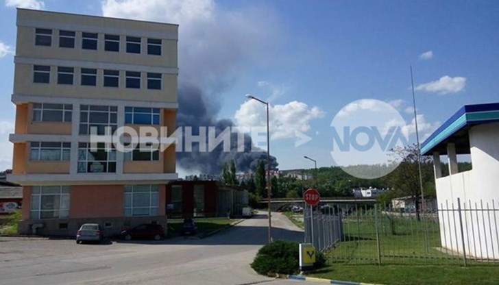 Пламъците се виждали от километри