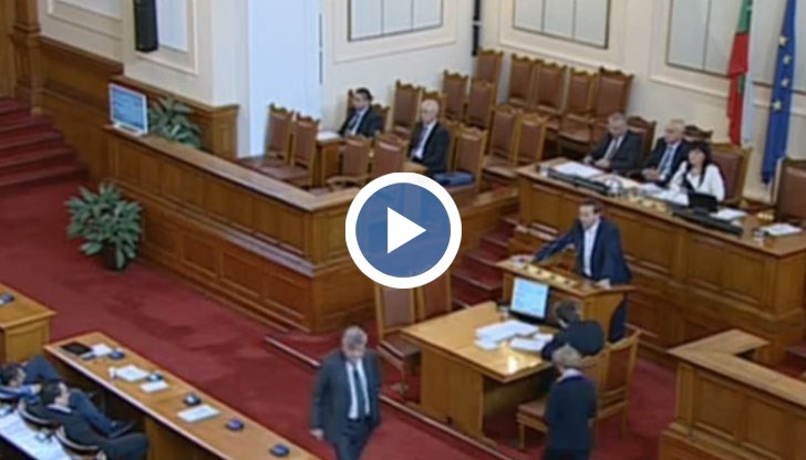 Люти обиди за травестити и обвинения нагорещиха страстите по време на парламентарния контрол