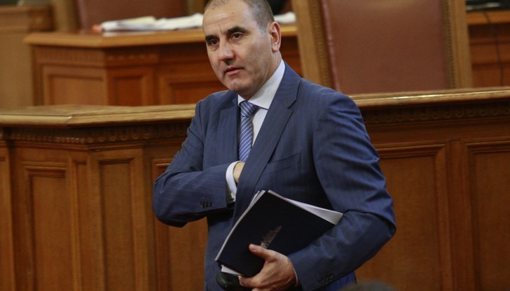 Значи ние ще пробваме да направим нещо за мажоритарния избор, но субсидията ще си стои 11 лева