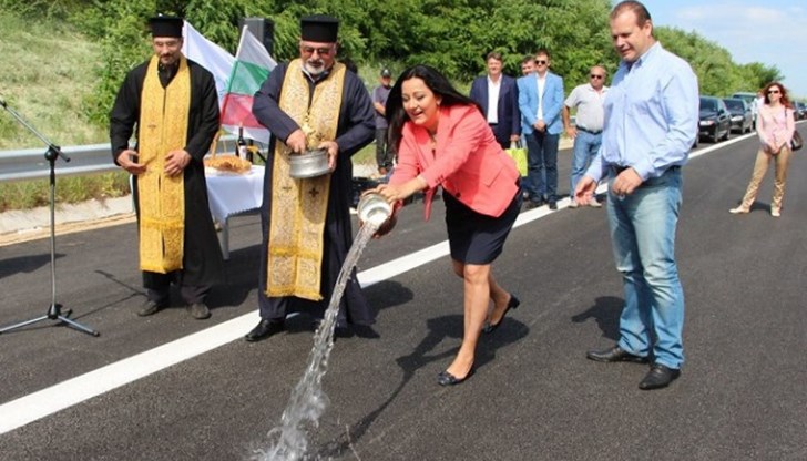 Народната носия от бутик Gucci много ще й отива