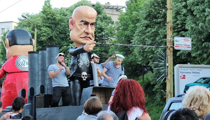 Екипът на ОИЦ - Русе дефилира на Карнавал 2017 в Габрово