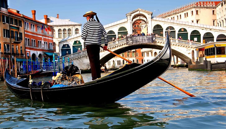 Новият закон, който влезе в сила още вчера ограничи и броя павилиони, от които може да бъде закупена пица на парче