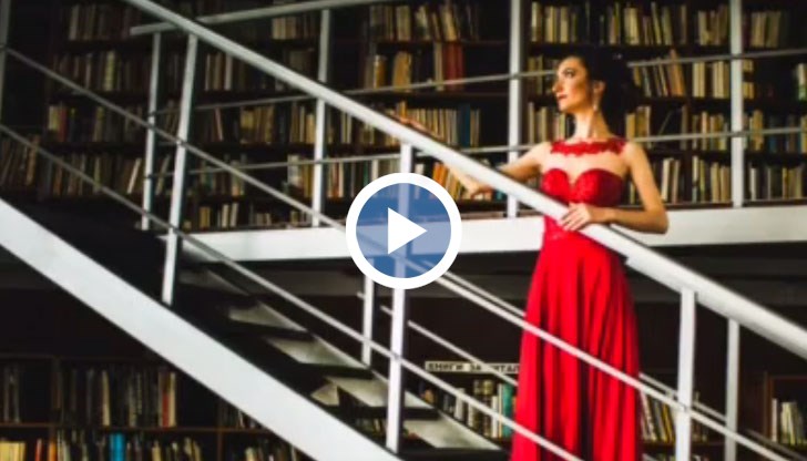 Фотосесията на Габриела прави нейна съученичка, която мечтае да стане професионален фотограф