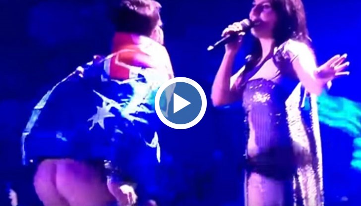 Зрител си показа задника пред изумената публика по време на изпълнението на Джамала