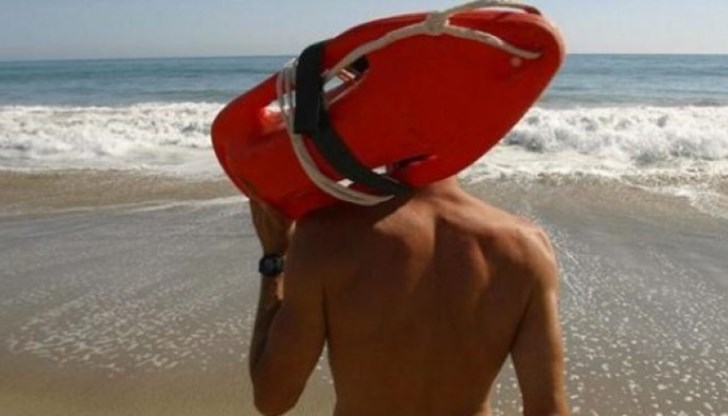 Изпитът се провежда на покрития плувен басейн на “Спарки” Изпитът се провежда на покрития плувен басейн на “Спарки”