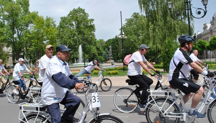Днес от площад „Княз Александър Батенберг“ стартира двудневна обиколка с електрически велосипеди за хора над 60 годишна възраст