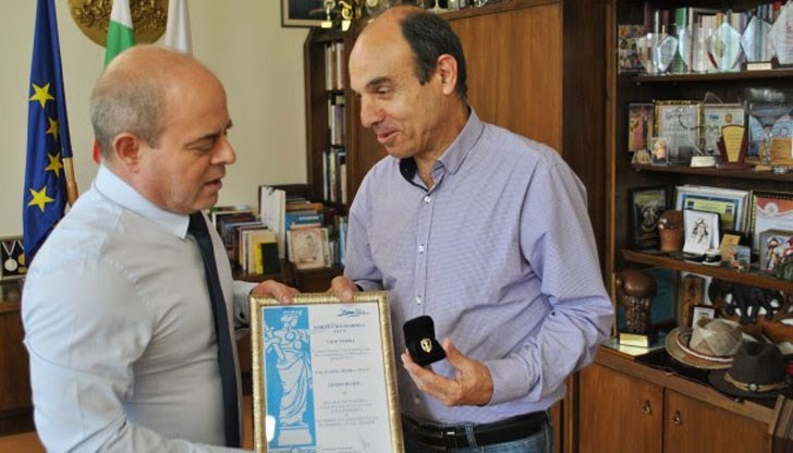 Цецко Колев е дългогодишен хореограф и създател на фолклорна група „Кукери“