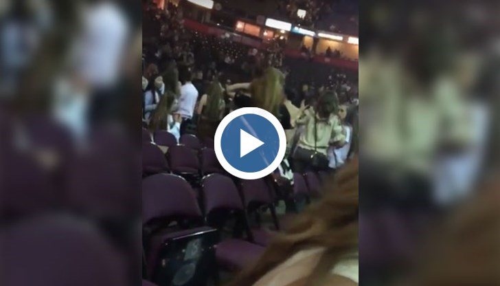 В социалните мрежи излезе клип от края на концерта на Ариана Гранде, на който се чува самият взрив на атентатора