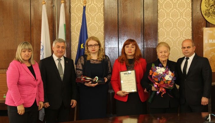 Внучката на нотариуса Адриана Филчева получи почетен знак и грамота за значими постижения и принос за развитието на нотариалната дейност