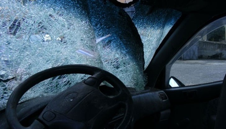 Непосредствено преди разклона за град Кубрат са установени останки от разцепен и изгорял автомобил Непосредствено преди разклона за град Кубрат са установени останки от разцепен и изгорял автомобил