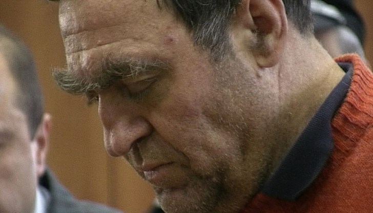 Бащата на момичето Иван Белухов коментира пред журналисти, че е доволен и до някъде удовлетворен Бащата на момичето Иван Белухов коментира пред журналисти, че е доволен и до някъде удовлетворен