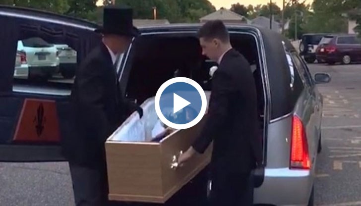 Абитуриентката гушна букета