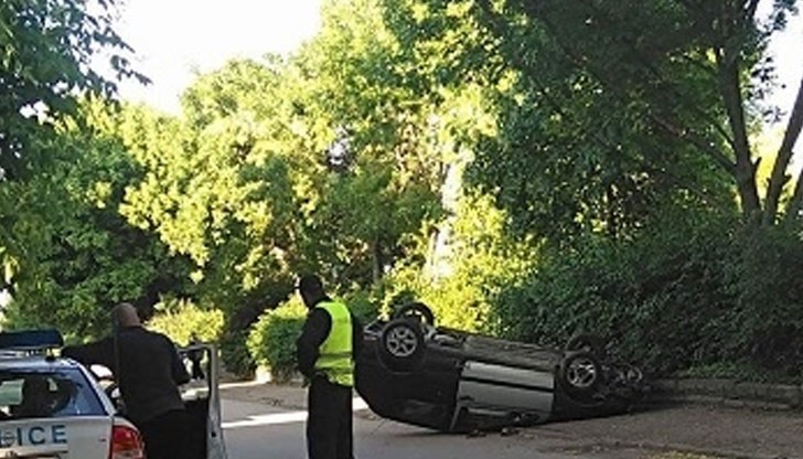 Зрелищна катастрофа на оживена улица