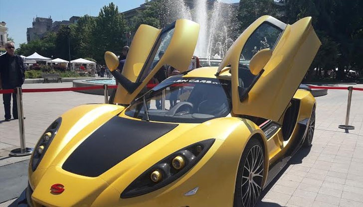 Българският болид дефилира в Русе, като предизвика истинска суматоха