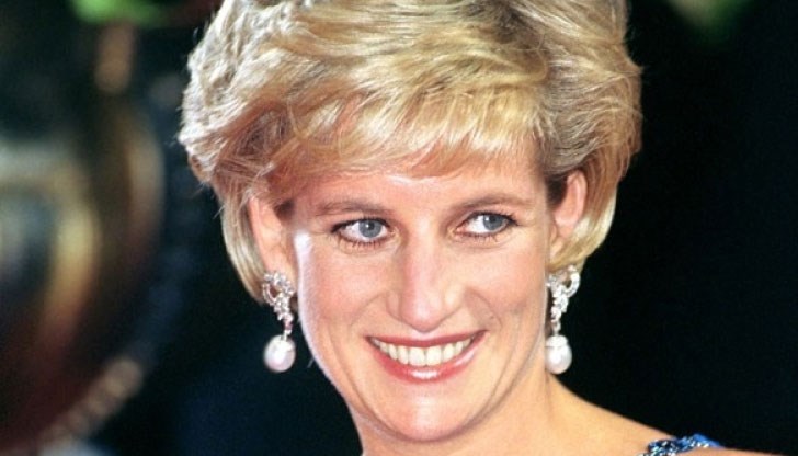 Покойната Даяна е използвала чантите си срещу нахалните папараци