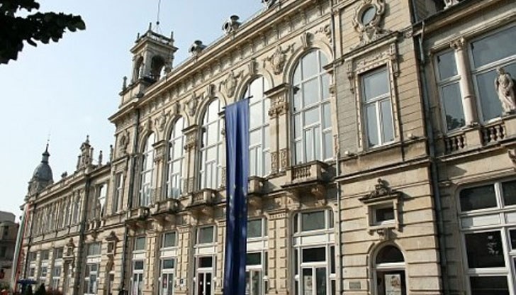 Началото е в понеделник, 22 май с пиесата „Вечеря за глупаци“