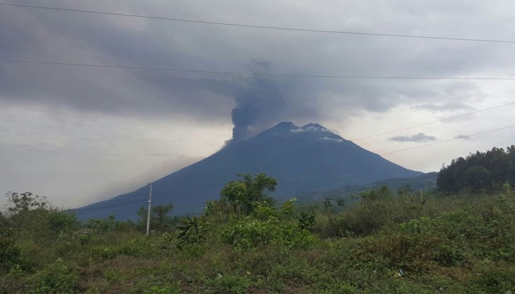 След като изхвърляше пепел и лава в продължение на денонощие, вчера изригването постепенно започна да затихва