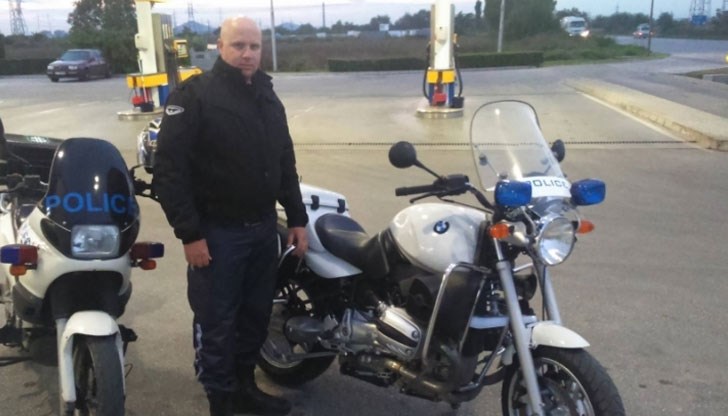 Извикали са го извънредно на работа, тъй като не достигат полицаи