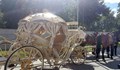 Нашенски роми прибраха наследника си със златна карета от полски родилен дом