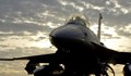 Изтребител F-16 се преобърна при кацане