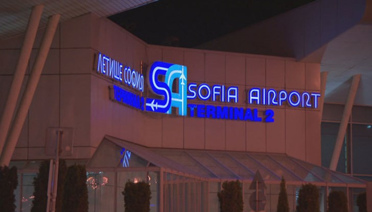 Той е общ работник на аерогарата, най-вероятно е бил пиян, когато се е обадил на 112