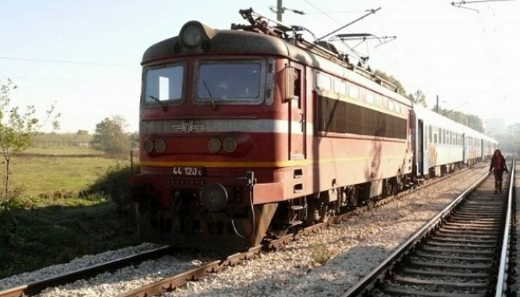 69-годишна жена изскочила внезапно на релсите и опитала да се хвърли под влака на жп спирка Даскалово / Снимката е илюстративна 69-годишна жена изскочила внезапно на релсите и опитала да се хвърли под влака на жп спирка Даскалово / Снимката е илюстративна