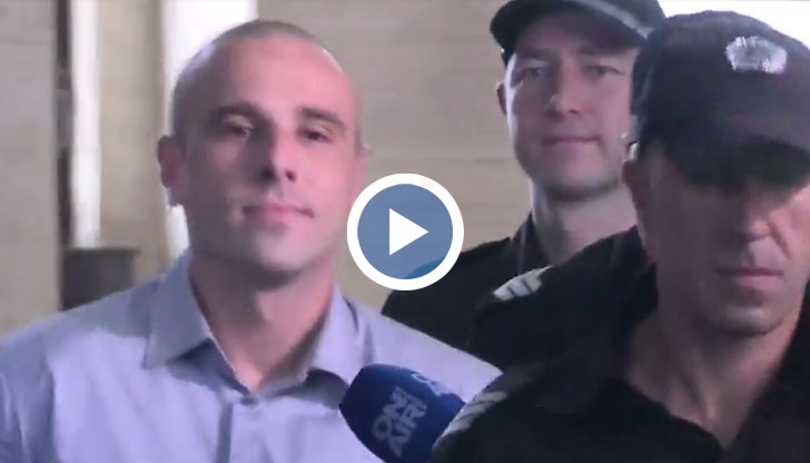 Той нямаше право да спре пред журналисти, но пък отправи реплика към тях да не се блъскат