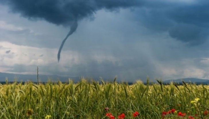 Фотограф е успял да улови невероятно явление край Казанлък