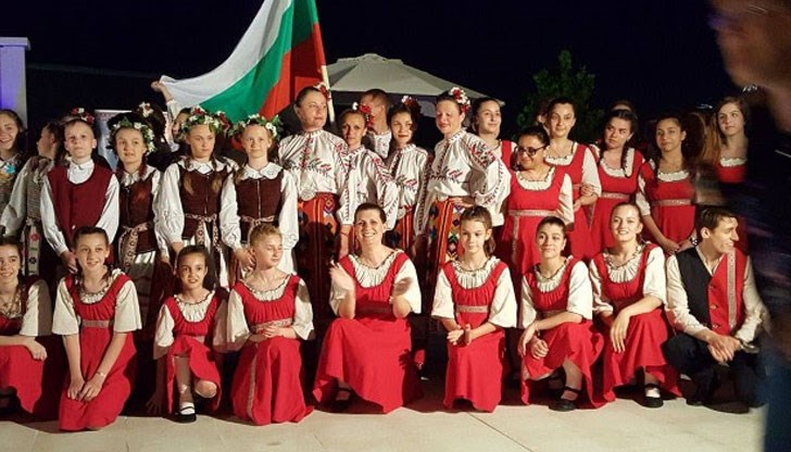 Русенските славеи и техният диригент Весела Тодорова се включиха в третото издание на Фестивала за фолклорна музика